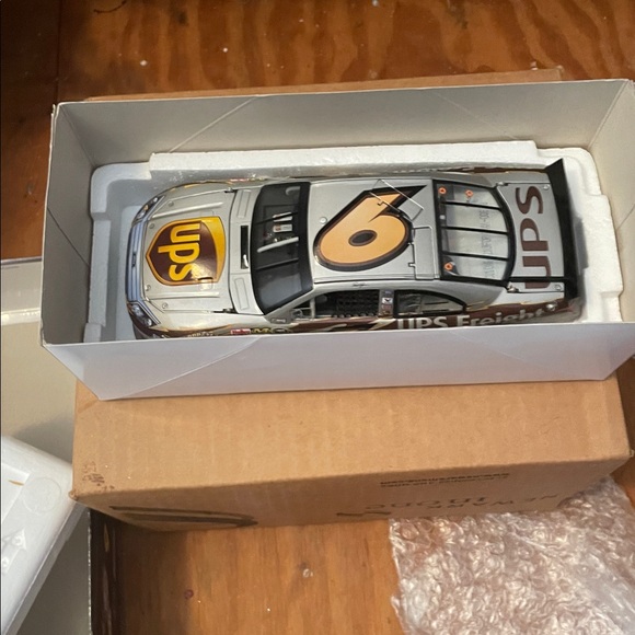 UPS Freight Racing Car Model - Picture 6 of 11